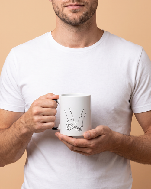 Mug couple personnalisé — mains liées & prénoms
