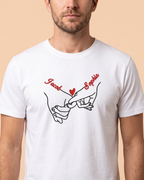 T-shirt couple personnalisé — mains liées & prénoms