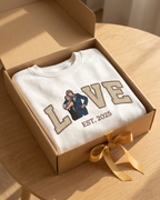 Sweat-shirt personnalisé avec portrait brodé photo AMOUR et #1 · T-shirt #1