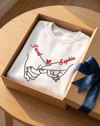 T-shirt couple personnalisé — mains liées & prénoms